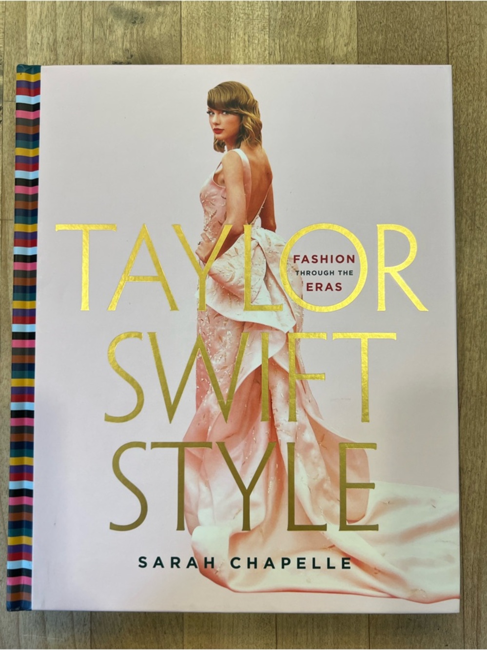 🎤Taylor Swift🎤 Pink Gold Hardcover Style Book - Picture 2 of 7